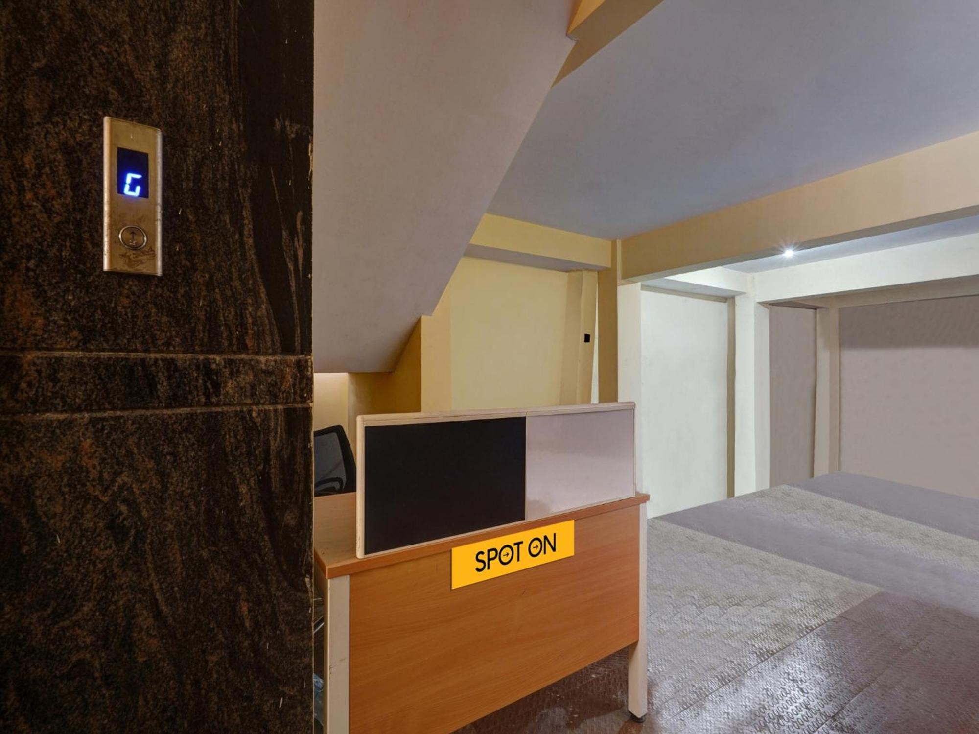 Oyo Hotel Svn Hotel And Lodging 班加罗尔 外观 照片
